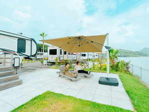 THE TRAILERHOUSE VILLAGE  TSUBAKI PREMIUM̎{ݎʐ^1