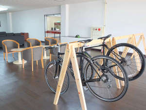 自転車ラック/館内ロビーに設置しております。※台数限定