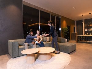 ■ラウンジ|周辺飲食店や観光に関することはスタッフまでお尋ねください