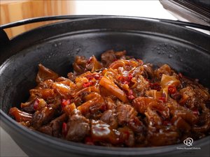 朝食メニュー例「牛すじ煮込み」