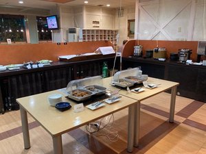 11月1日より軽食(夜)日替わりを無料で提供しております。(17:30〜21:30)