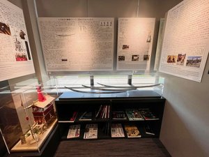 【粟田ギャラリー&ライブラリー】どなたでもご利用いただけるギャラリー併設の図書館です。