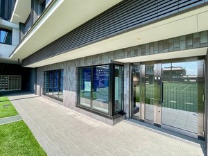 【粟田ギャラリー&ライブラリー】どなたでもご利用いただけるギャラリー併設の図書館です。