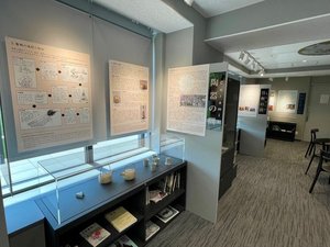 【粟田ギャラリー&ライブラリー】どなたでもご利用いただけるギャラリー併設の図書館です。