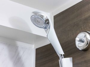 「ReFa(リファ)」のシャワーヘッドを全室導入。きめ細かな水流で、心地よいシャワータイムを