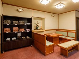 館内には各フロアに休憩処がございます