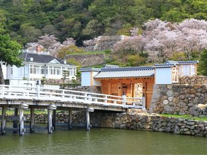 当館から車で約10分【鳥取城跡】