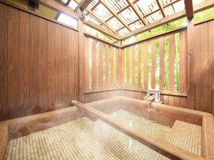 寝湯付貸切露天風呂 空を見上げながらお風呂をお楽しみ下さい