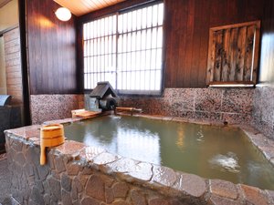 【あせび】石造りの半露天風呂付客室(源泉かけ流し)