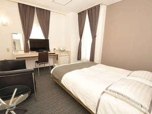 �_�u�����[���ł��B�L����16�u�B�x�b�h�T�C�Y140cm�A32�C���`��TV�g�B�J�b�v���̂��h���ɂ��Ђǂ����B