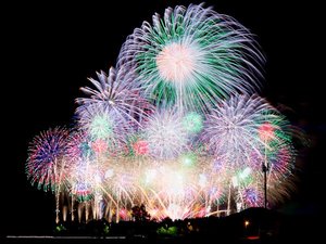 【北海道モエレ沼芸術花火】毎年8月最終週〜9月初旬に開催されます。
