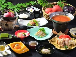 【料理イメージ】涼風の夏会席 晴観荘夏の名物「禁断のトマト鍋♪」、手造りもろこし豆腐など、