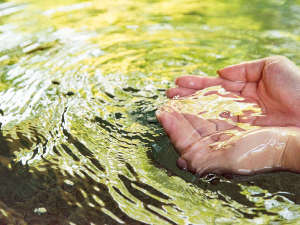 *【大浴場】源泉かけ流し100%の新鮮なお湯でお寛ぎください。