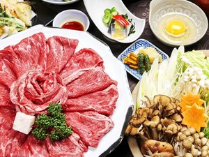 国産牛の旨みを引き出す自慢の割り下はすき焼きとの相性抜群
