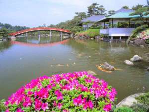 中津万象園(提供:(公社)香川県観光協会)