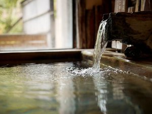 希少な古代檜を使用した湯船が魅力の温泉