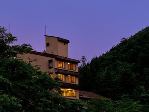谷川の自然に寄り添う、静寂の湯宿 水上山荘
