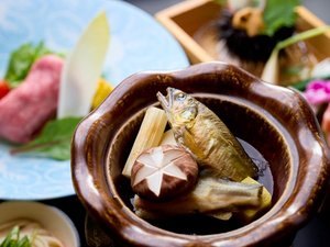旬を迎えた若鮎を、自家製柚子胡椒とともに