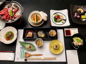 【ご夕食一例】季節・仕入れにより食材や盛り付けが変わります。※料理写真は一例です
