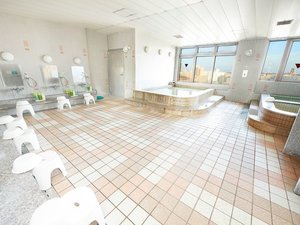 大浴場(男性浴場):景色とサウナと共に、ゆったり入浴の時間。