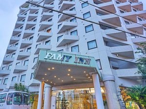 外観:清潔でシンプルな外観が特徴のビジネスホテルです!