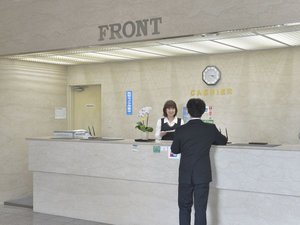 フロント:温かく迎える、心地よいフロントサービス。