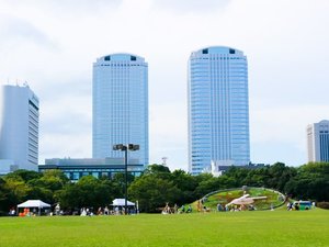 幕張海浜公園:幕張新都心の緑豊かなオアシス。