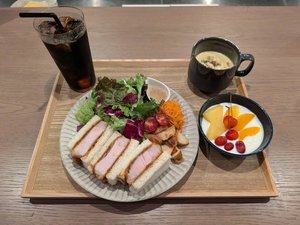 朝食