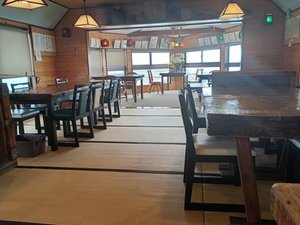 お食事処「舟付丸」、全席テーブル席です