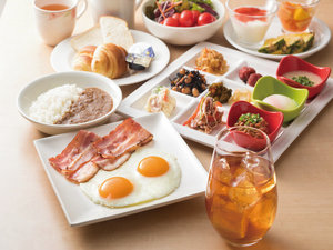 朝食一例…目玉焼き・朝食提供時間:6:30am〜10:00am