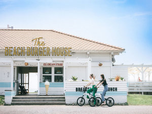 �yThe BEACH BURGER HOUSE�z