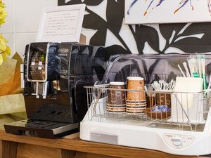 エントランスには、De'Longhi製のコーヒーマシン完備。ご自由にお召し上がりください。