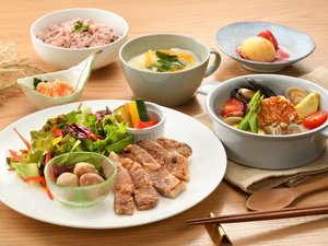 夕食 旬の温泉蒸し×お肉の糀味噌焼き