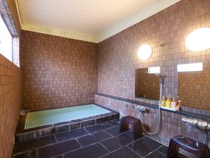 道後温泉の源泉100%の掛け流し。泉質・効果とも同じです。ご宿泊者は貸切風呂1回無料