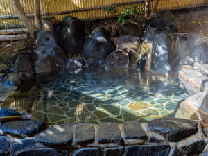 �������̖����Ɨ΂Ɉ͂܂ꂽ�����̉��򕗘C