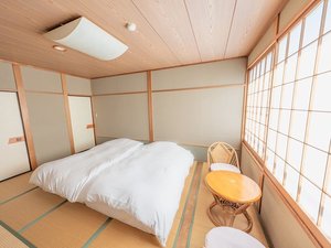明るく清潔でゆったりくつろげるお部屋広々120cmベッドが2台