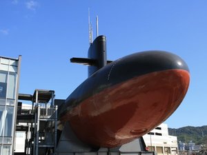 てつのくじら館 徒歩約6分。実物の潜水艦の艦内を一般公開。海上自衛隊の歴史や掃海艇の活躍なども紹介。