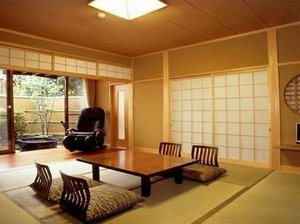 【禁煙室】例:本間の和室8畳、縁側2方、マッサージチェア、露天風呂付