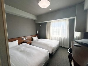 スタンダードツインルームです。客室にはベッドが2台ございます。