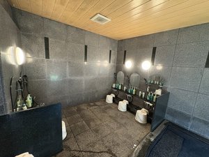 男性大浴場 カランは6か所ございます。