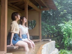 着いたら足湯でゆったり♪