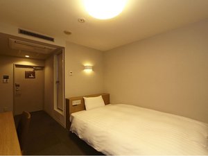 1名様からご利用いただける禁煙セミダブルルーム