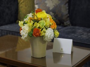 お花の色などご要望に合わせてフラワーアレンジメントをご用意いたします。(宿泊日3日前までのご予約制)