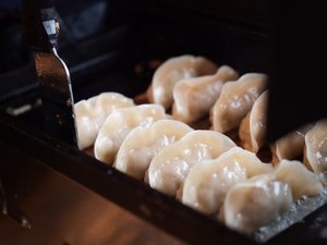 【八方餃子】羽根付き餃子
