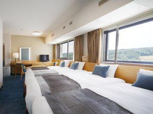 ■禁煙■デラックスツイン+エキストラベッド2台 38uベッド幅110cm