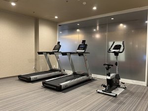 ジム_ランニングマシーン&アップライトサイクル ご宿泊の方は無料でご利用いただけます