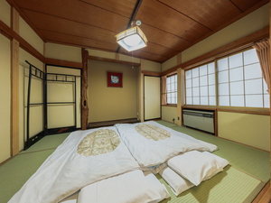 【和室13畳】畳の香りに包まれながら、心安らぐひとときをお楽しみください。