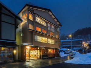 【蔵王温泉 吉田屋】歴史ある高湯通りに面した立地。湯めぐりや散策に便利です。
