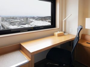 ●広々としたデスク(シングル・セミダブル)