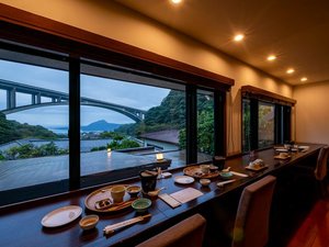 景色も料理も贅沢な、特別なお食事時間